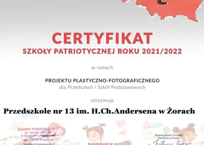 Certyfikat dla patriotycznej szkoły roku 2021/2022 w ramach projektu plastyczno - fotograficznego